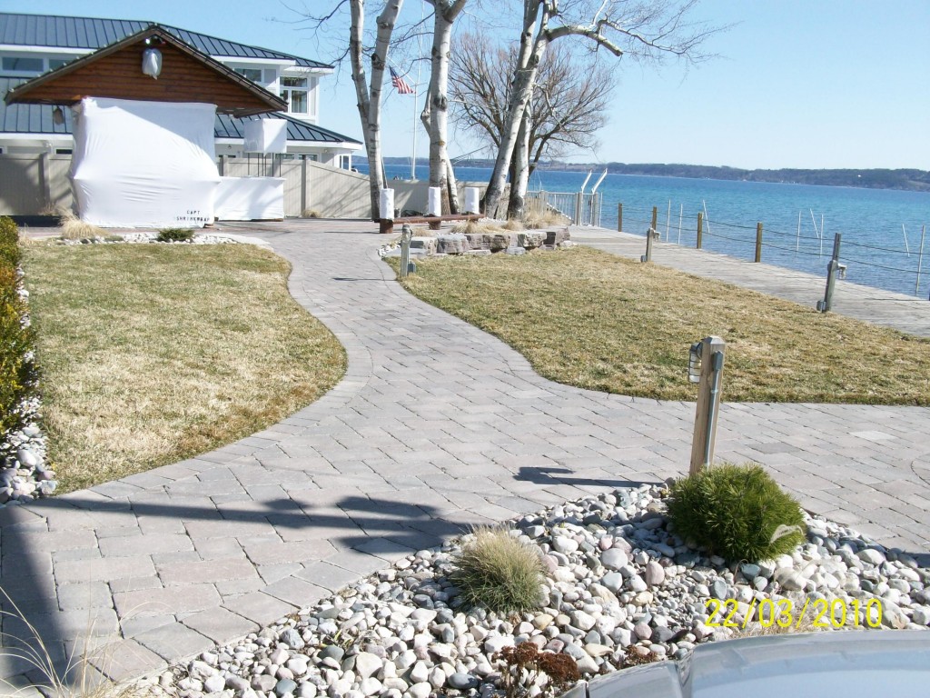 outdoor lighting in rock garden